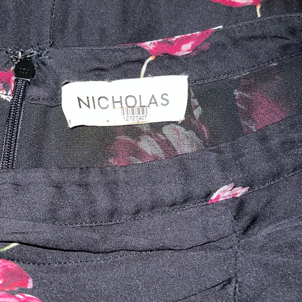 Nicholas Floral Ruched Raw Silk Midi Skirt
Size 10 - Picture 11 of 11